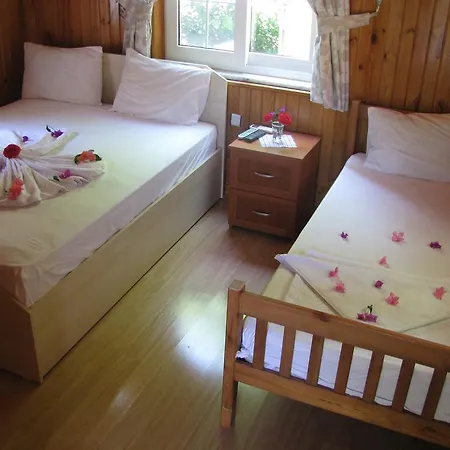 Casa de hóspedes Atici 2 *